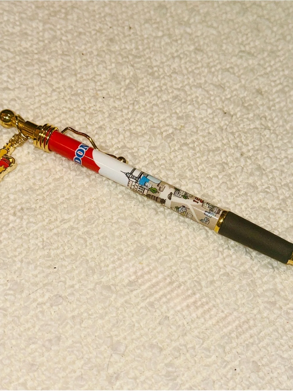 🏙️ London Souvenir Pen & Keychain Gift Set